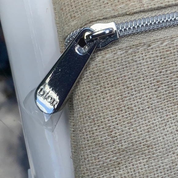 DIOR POUCH NEW IN BOX - Picture 3 of 7